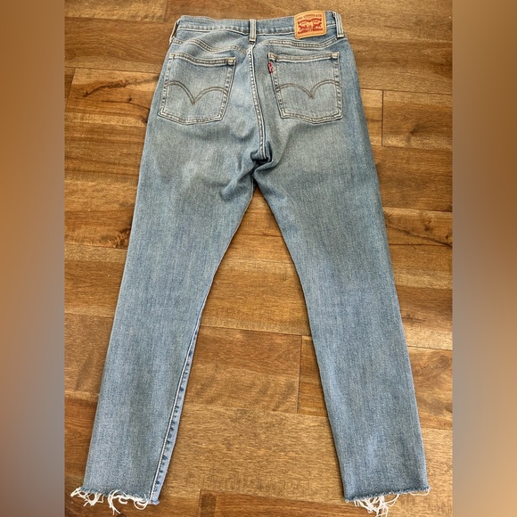 Women's Levi Wedgie Jeans - Picture 6 of 7